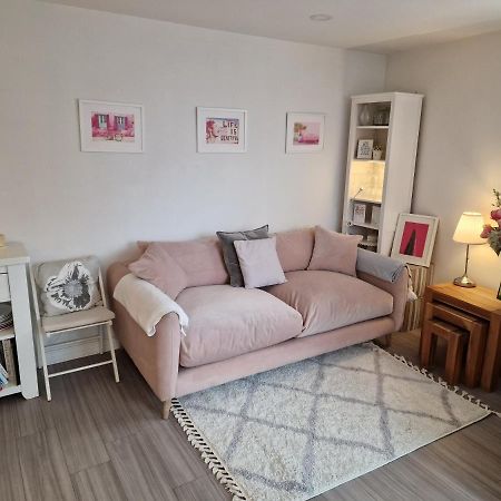 Luxury Modern Apt With Parking On Leigh Broadway Apartment Luaran gambar
