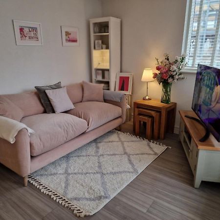 Luxury Modern Apt With Parking On Leigh Broadway Apartment Luaran gambar