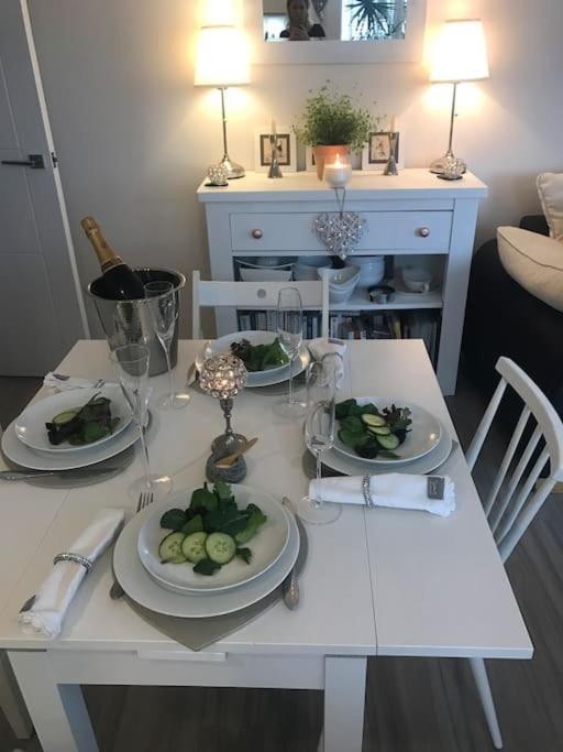 Luxury Modern Apt With Parking On Leigh Broadway Apartment Luaran gambar