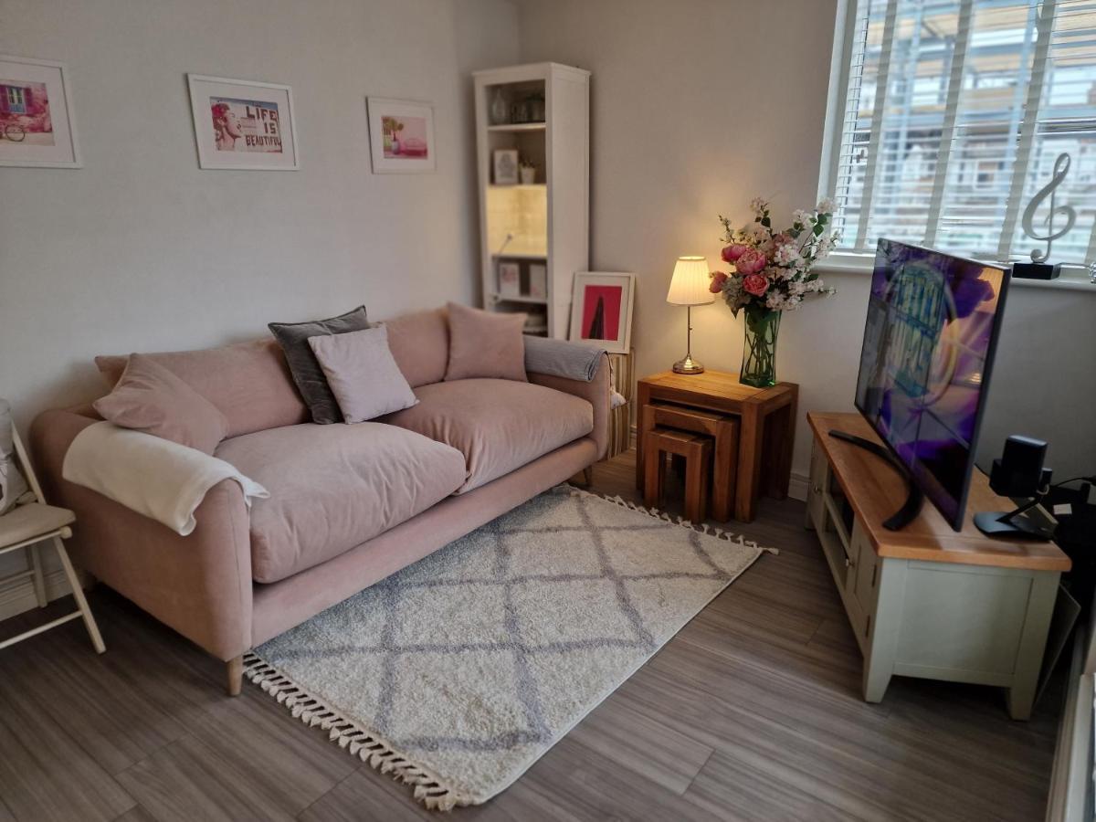 Luxury Modern Apt With Parking On Leigh Broadway Apartment Luaran gambar