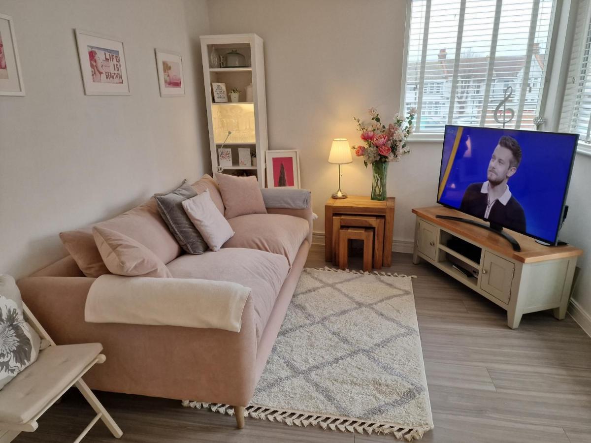 Luxury Modern Apt With Parking On Leigh Broadway Apartment Luaran gambar