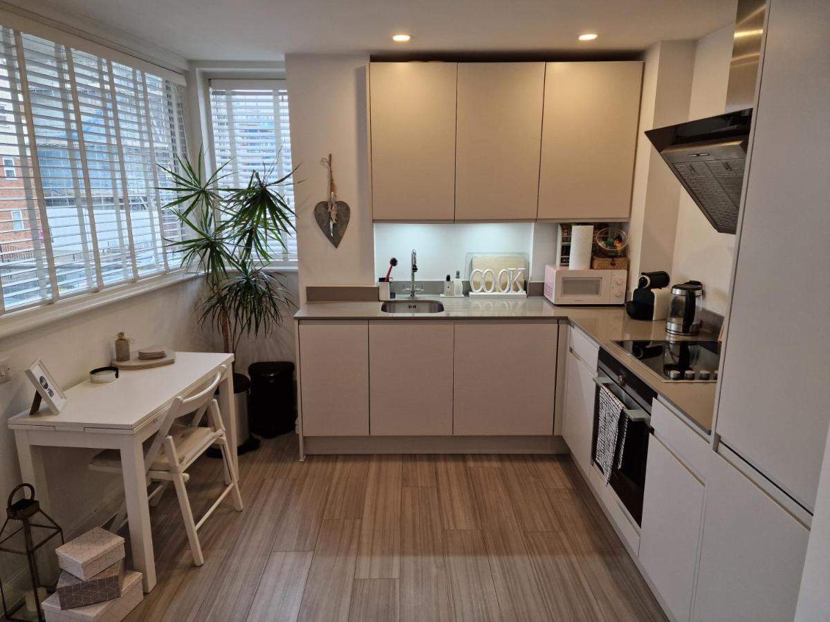 Luxury Modern Apt With Parking On Leigh Broadway Apartment Luaran gambar