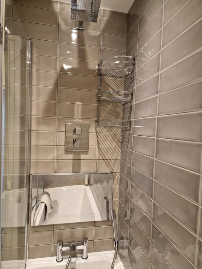 Luxury Modern Apt With Parking On Leigh Broadway Apartment Luaran gambar