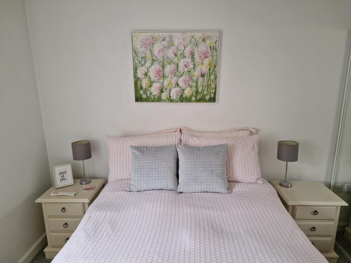 Luxury Modern Apt With Parking On Leigh Broadway Apartment Luaran gambar