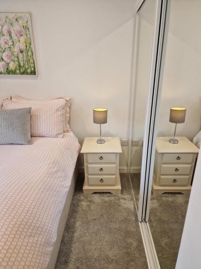 Luxury Modern Apt With Parking On Leigh Broadway Apartment Luaran gambar